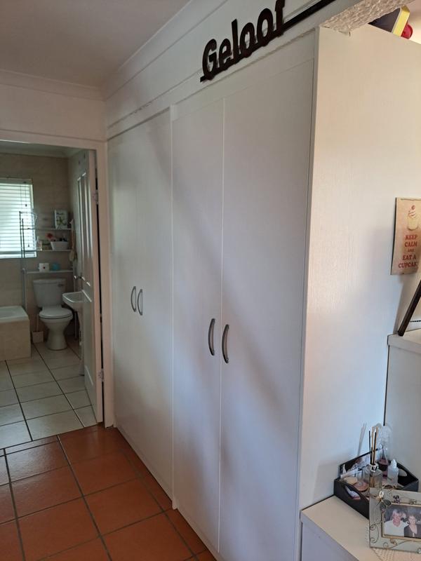 6 Bedroom Property for Sale in Kleinbaai Western Cape